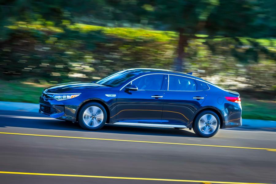  Kia Optima Hybrid 2016 года  (US) (фото 8 из 11)